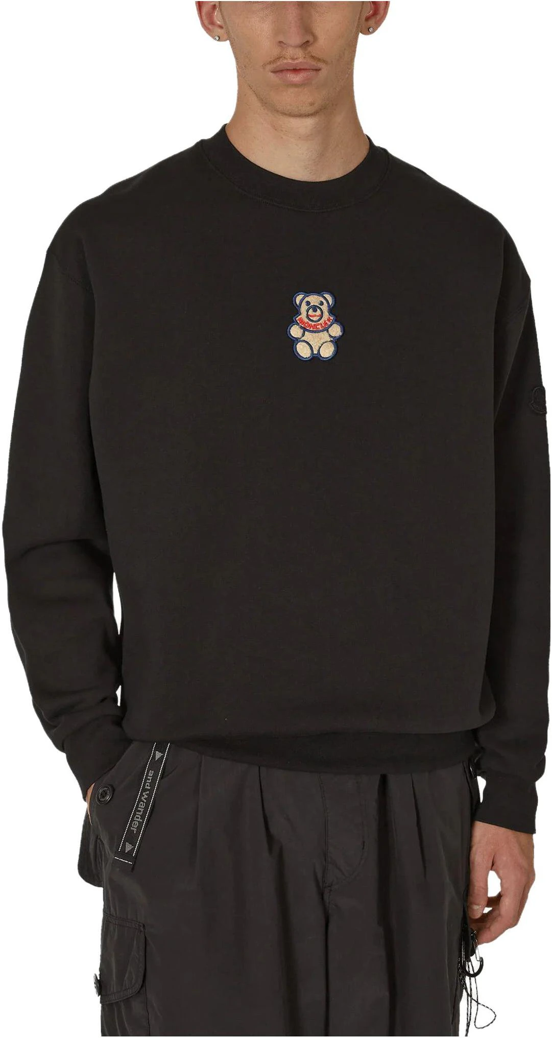 moncler-teddy-bear-print-crewneck-pullover-slim-fit-sweatshirt-8-g00045809-kx-999