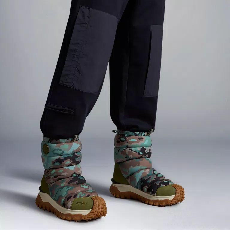 Shop Moncler Trailgrip 'But Kasual Selesa Hangat Pendek Salji' I20964H00010M3067P88