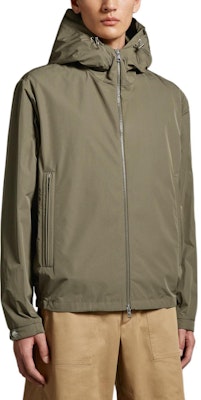 Moncler TRAVERSIER Solid Color Hooded Zip Jacket Olive Green - Edition. J10911A0008654A91823 Lookbook Moncler TRAVERSIER Solid Color Hooded Zip Jacket Olive Green - Edition. J10911A0008654A91823