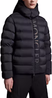 Shop Moncler Ume連帽黑色短款白鵝絨羽絨外套 - 男女適用款。 I20911A00034596K7999