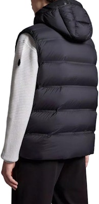 Moncler 男女通用純色羽絨連帽無袖背心. I20911A00178596K7999 Purchase Moncler 男女通用純色羽絨連帽無袖背心. I20911A00178596K7999