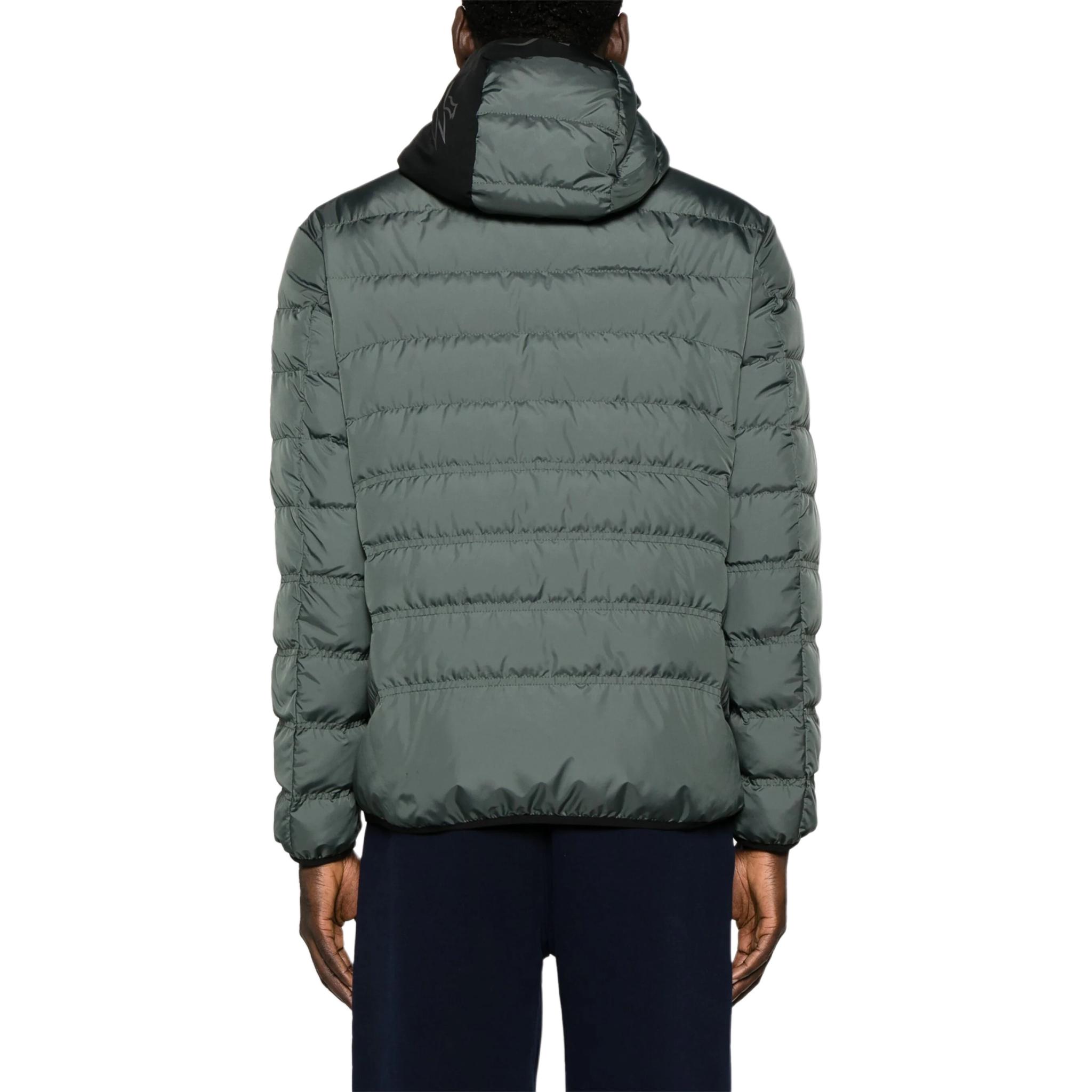 Shop Moncler Vernasca 綠色連帽羽絨外套拉鏈設計。 J10911A000175973I877