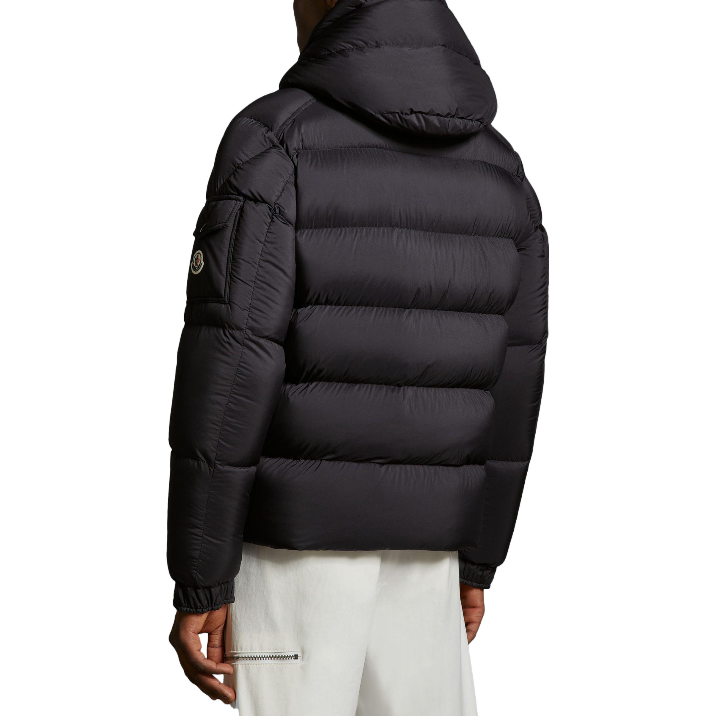 Lookbook Moncler Vezere Unisex Black Solid Hooded Down Jacket I20911A0004453333999