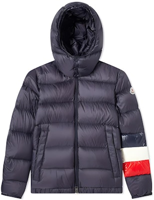 Moncler WILLM Jaket Sejuk Biru Berhud dengan Rekaan Logo. E20914135585C0104 Buy Moncler WILLM Jaket Sejuk Biru Berhud dengan Rekaan Logo. E20914135585C0104