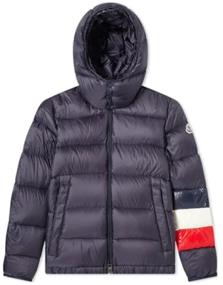 Moncler WILLM Jaket Sejuk Biru Berhud dengan Rekaan Logo. E20914135585C0104 Order Moncler WILLM Jaket Sejuk Biru Berhud dengan Rekaan Logo. E20914135585C0104