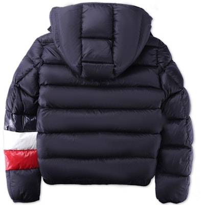 Moncler WILLM Jaket Sejuk Biru Berhud dengan Rekaan Logo. E20914135585C0104 Lookbook Moncler WILLM Jaket Sejuk Biru Berhud dengan Rekaan Logo. E20914135585C0104