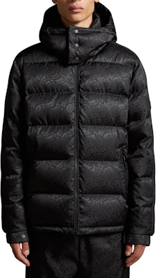 Moncler聯名adidas Originals FW23黑色連帽短版羽絨外套 男女款 ALPBACH GIUBBOTTO Lookbook Moncler聯名adidas Originals FW23黑色連帽短版羽絨外套 男女款 ALPBACH GIUBBOTTO