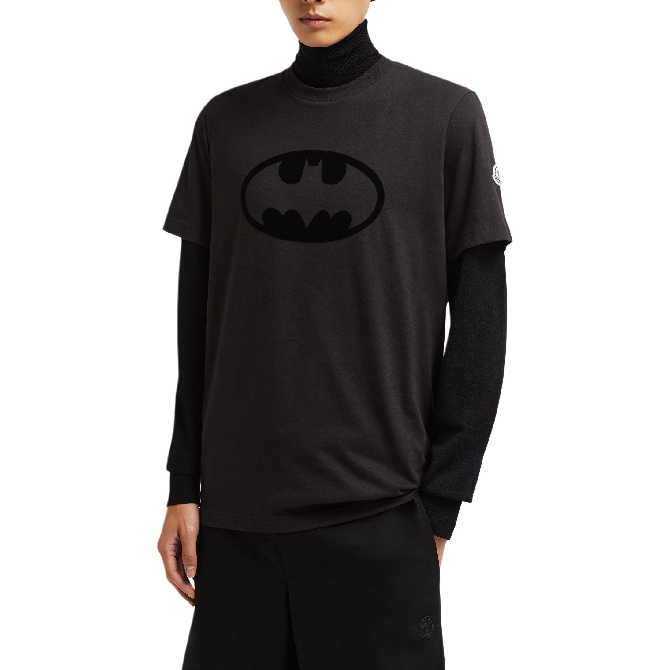 Purchase 몽클레르 x 배트맨 로고 프린트 배지 크루넥 블랙 반팔 티셔츠 남성용. J20918C0004289AHD999