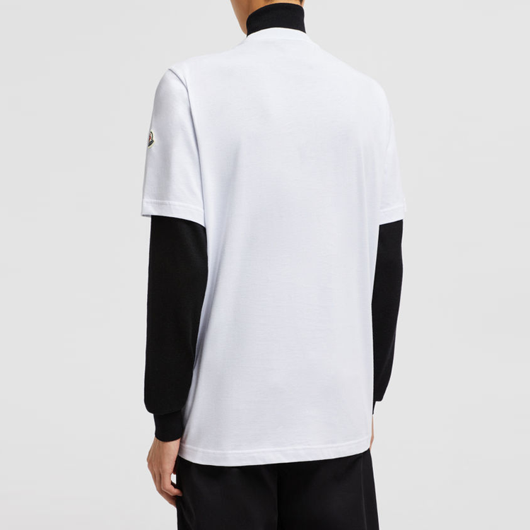 Lookbook 몽클레르 x 배트맨 로고 텍스처드 크루넥 티셔츠 화이트 컬래버레이션. J20918C0004189AHD002