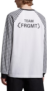 Moncler x Fragment Design FRGMT SS23白色长袖T恤男女同款字母标志。 I209U8D00003M3265F90 Shop Moncler x Fragment Design FRGMT SS23白色长袖T恤男女同款字母标志。 I209U8D00003M3265F90