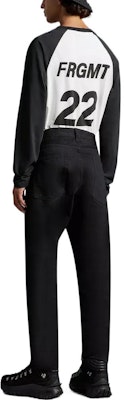 Moncler x FRGMT Hiroshi Fujiwara FW22 Black Logo Print Straight-Leg Denim Jeans Men H209U2A00001M2319999 Shop Moncler x FRGMT Hiroshi Fujiwara FW22 Black Logo Print Straight-Leg Denim Jeans Men H209U2A00001M2319999