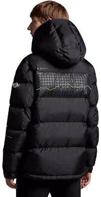 Moncler x FRGMT SS23 Jaket Puffer Hitam Logo Unisex Hoodie Kolaborasi. I209U1A00001M3235999 Shop Moncler x FRGMT SS23 Jaket Puffer Hitam Logo Unisex Hoodie Kolaborasi. I209U1A00001M3235999