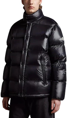 Moncler x FRGMT SS23 滑雪系列黑色短款羽絨外套 男女冬季穿搭. I209U1A00003M3078999 Lookbook Moncler x FRGMT SS23 滑雪系列黑色短款羽絨外套 男女冬季穿搭. I209U1A00003M3078999