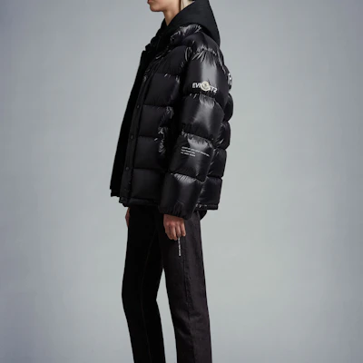 Moncler x FRGMT SS23 滑雪系列黑色短款羽絨外套 男女冬季穿搭. I209U1A00003M3078999 Purchase Moncler x FRGMT SS23 滑雪系列黑色短款羽絨外套 男女冬季穿搭. I209U1A00003M3078999