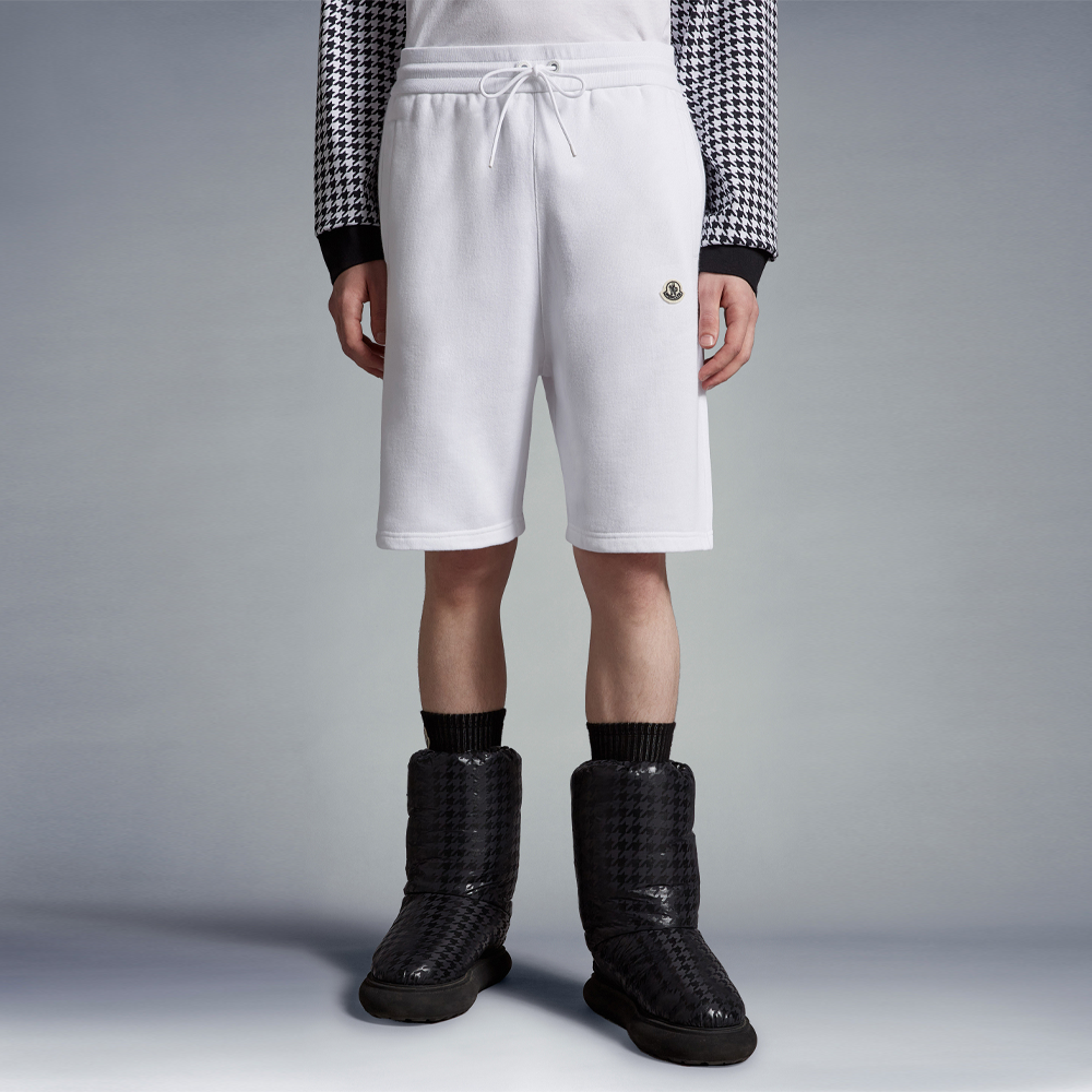 Purchase 몽클레르 x 프래그먼트 SS23 유니섹스 로고 드로스트링 캐주얼 쇼츠 화이트. I209U8H00003M2372001