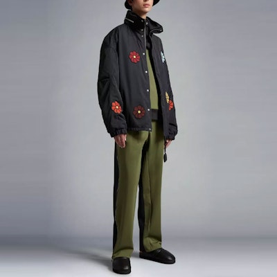 Moncler x JW Anderson SS23 Colorblock Knit Joggers in Army Green. I109E8H00001M2683999 Shop Moncler x JW Anderson SS23 Colorblock Knit Joggers in Army Green. I109E8H00001M2683999