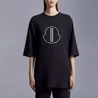 Lookbook Camiseta Unisex Negra Moncler x RICK OWENS FW23 con Logotipo. I209N8C00001M3669999