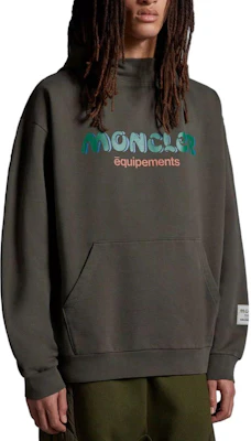 Moncler x Salehe Bembury Hoodie Cetakan Retro Huruf Unisex Hijau I209D8G00002M3237833 Lookbook Moncler x Salehe Bembury Hoodie Cetakan Retro Huruf Unisex Hijau I209D8G00002M3237833