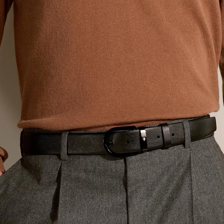 Lookbook 萬寶龍 3.5CM 黑色皮帶，附標誌細節與針扣設計。 199088