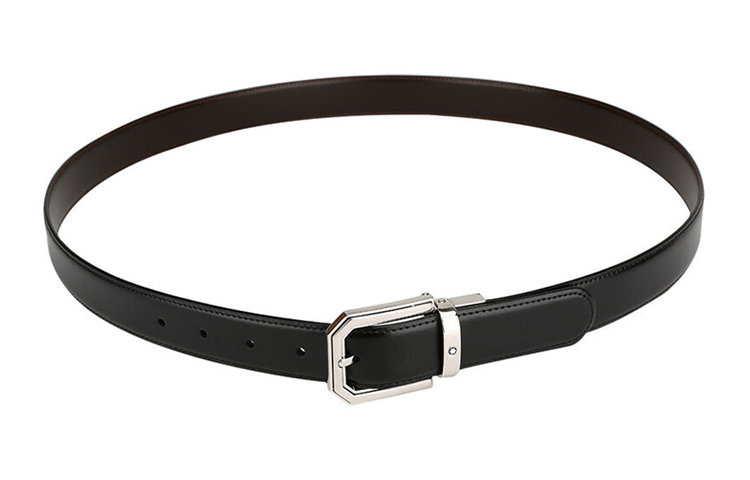 Lookbook 萬寶龍經典黑色真皮皮帶，3cm寬，搭配針扣設計。 111092