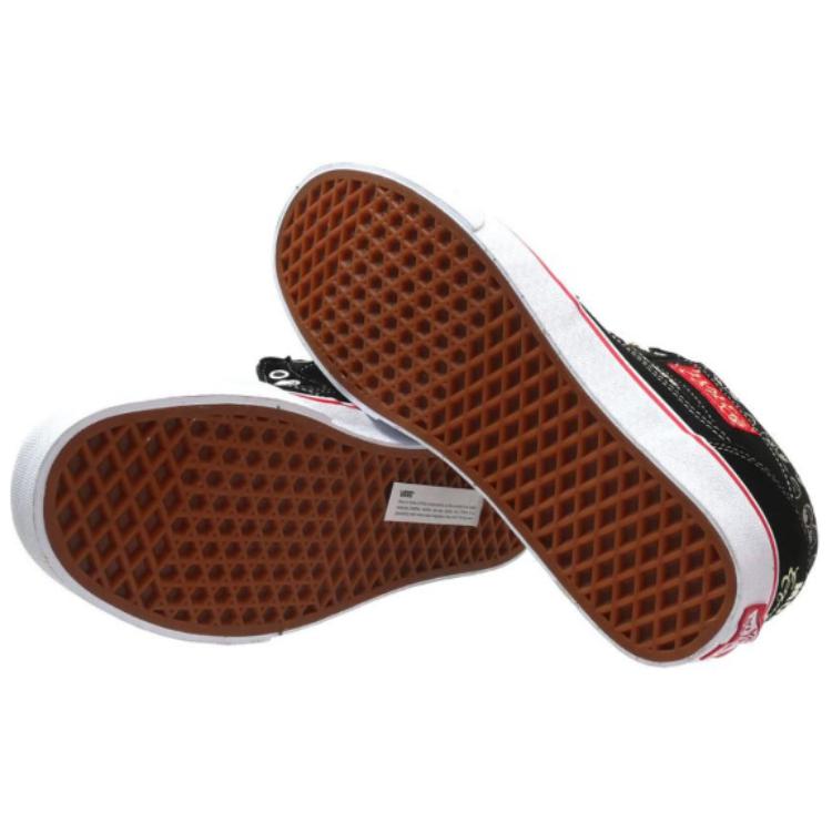 Shop MOONEYES x Vans Half Cab 'Hitam' VN000DZ3Y28