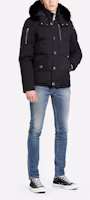 Shop Moose Knuckles 3Q 短版連帽羽絨外套 男女同款 素色款式. MK2228M3Q-291