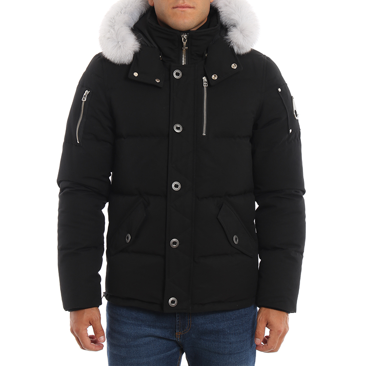 Shop Moose Knuckles 3Q 男女通用短款羽绒服 黑色 - 滑雪季连帽设计 MK2228M3Q-290