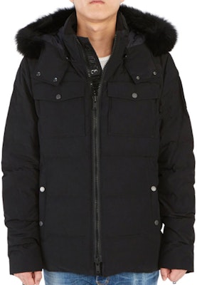 Moose Knuckles Jaket Panjang Lengan Basic Down dengan Desain Logo Subtil. M30MJ176-291 Details for Moose Knuckles Jaket Panjang Lengan Basic Down dengan Desain Logo Subtil. M30MJ176-291