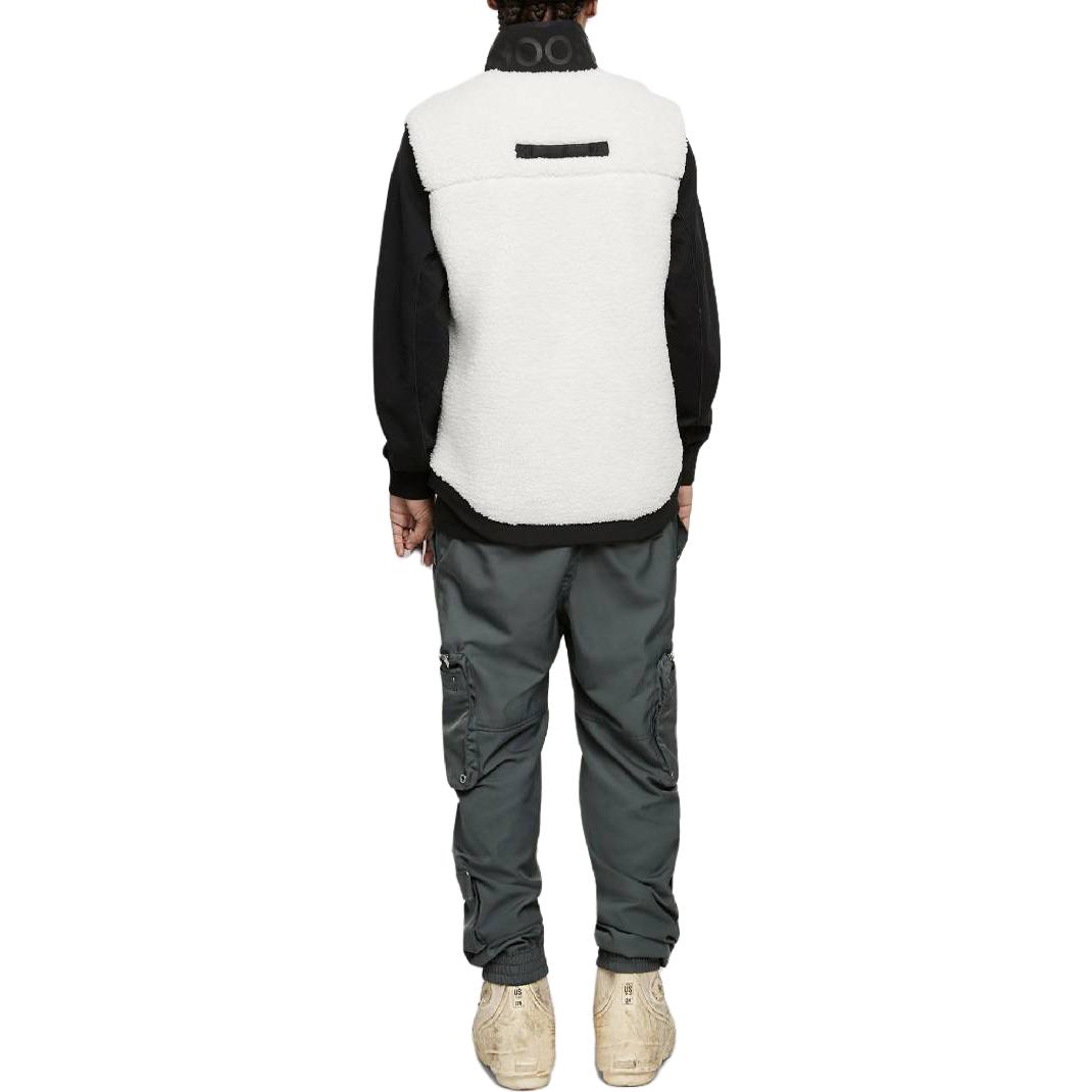 Shop ムースナックルズ カラーブロック カジュアル スタンドカラー ベスト M33MV477-339