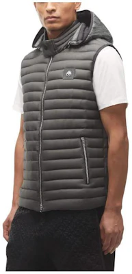 ムースナックルズ グレー無地ロゴバッジ付きフロント 袖なしベスト M13MV450-1111 Order ムースナックルズ グレー無地ロゴバッジ付きフロント 袖なしベスト M13MV450-1111