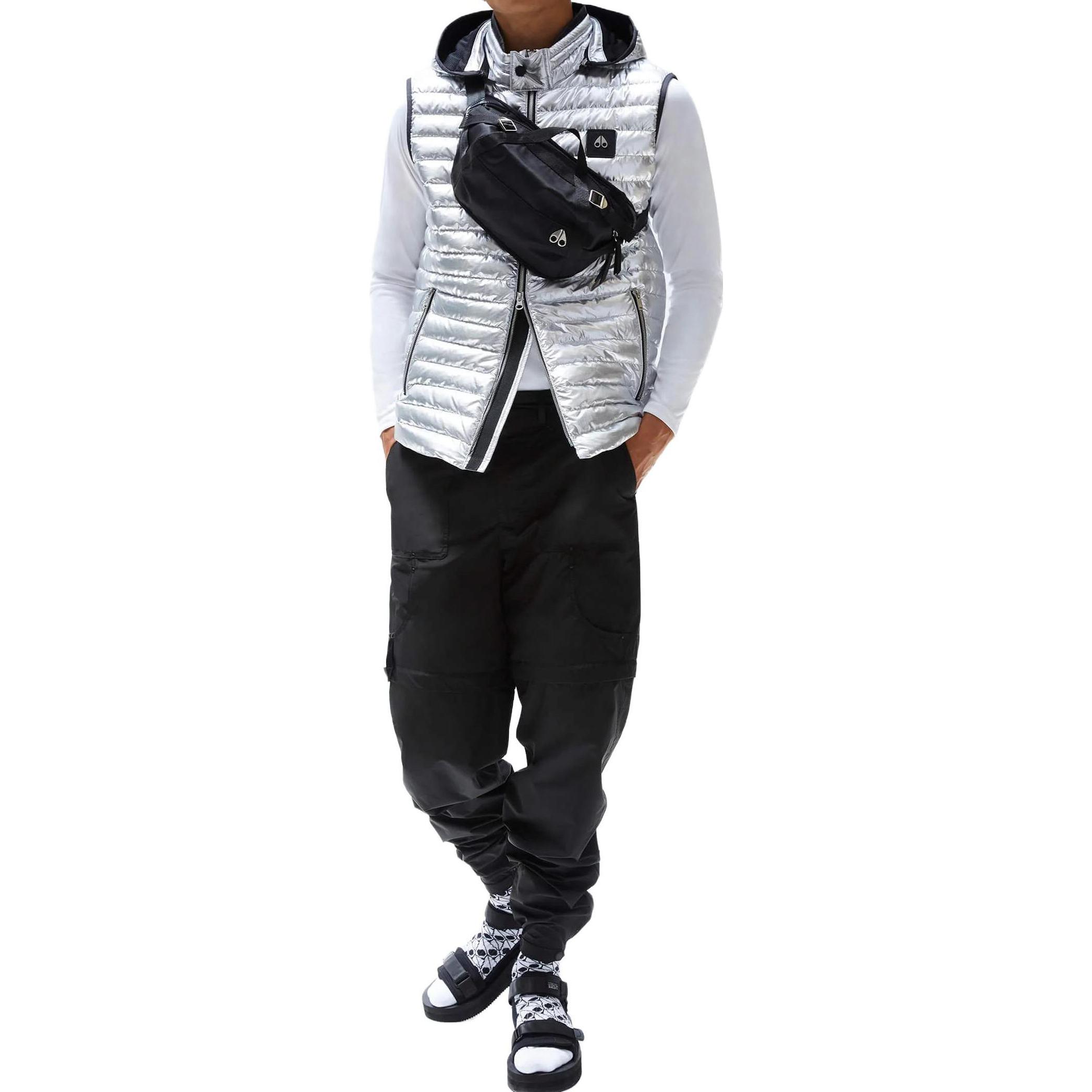 Lookbook Moose Knuckles 银色带拉链装饰连帽羽绒背心. M13MV450HM-346