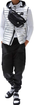 Moose Knuckles 银色带拉链装饰连帽羽绒背心. M13MV450HM-346 Lookbook Moose Knuckles 银色带拉链装饰连帽羽绒背心. M13MV450HM-346