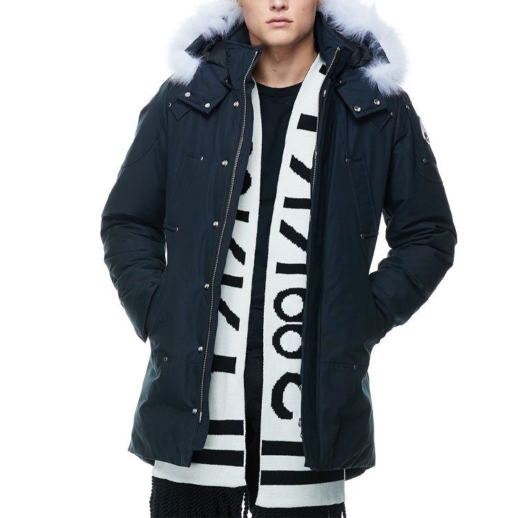 Lookbook 무스 너클스 FW21 스털링 블루 다운 파카 화이트 퍼 트림 후드 유니섹스. MK4661MP-401