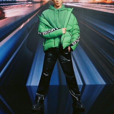 Moose Knuckles FW21 Jaket Puffer Hijau Unisex dengan Tali Logo. M31MJ153-775 Lookbook Moose Knuckles FW21 Jaket Puffer Hijau Unisex dengan Tali Logo. M31MJ153-775