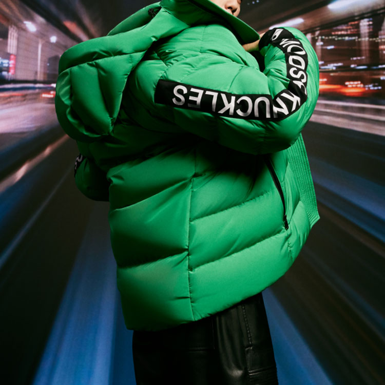 Shop Moose Knuckles FW21 Jaket Puffer Hijau Unisex dengan Tali Logo. M31MJ153-775
