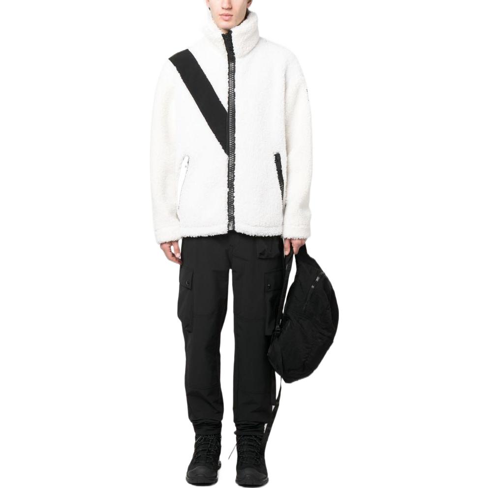 Lookbook Moose Knuckles FW22 Jaket Unisex Stand Collar dengan Resleting Kontras. M32MS659-155