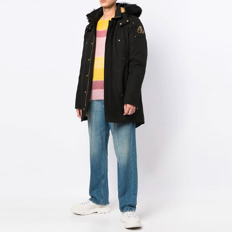 Lookbook Moose Knuckles FW22 Jaket Puffer Logo Hitam dengan Tudung Lepas Pasang. M39MP261G305