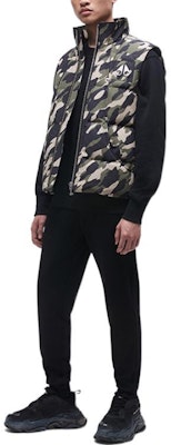 Moose Knuckles FW22 蒙特利尔军绿色迷彩羽绒背心. M32MV474H Lookbook Moose Knuckles FW22 蒙特利尔军绿色迷彩羽绒背心. M32MV474H