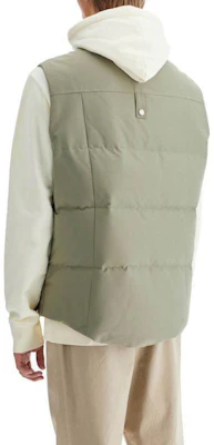 Moose Knuckles 綠色無袖拉鍊口袋背心 男女通用。 M34MV4741376 Lookbook Moose Knuckles 綠色無袖拉鍊口袋背心 男女通用。 M34MV4741376