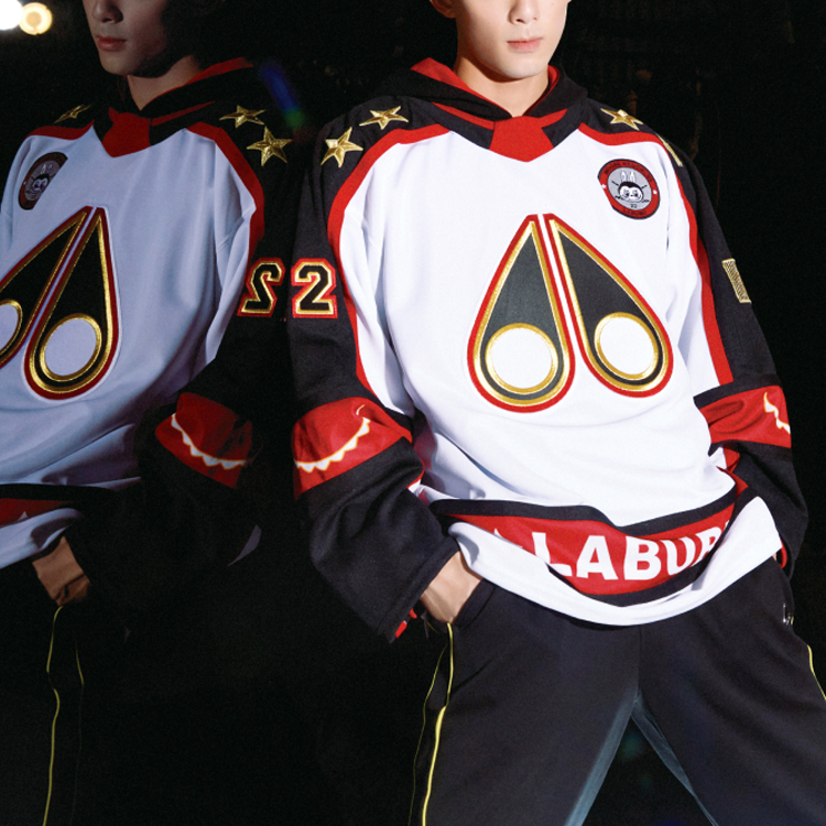 Purchase Moose Knuckles LABUBU 刺繡標誌白色圓領衛衣 男女款 M31MS693BO