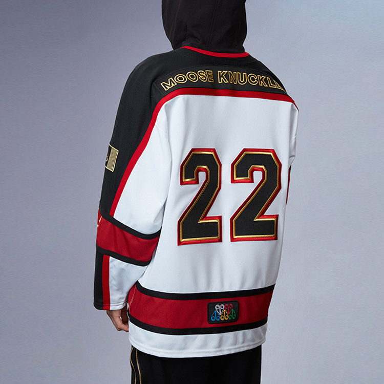 Details for Moose Knuckles LABUBU 刺繡標誌白色圓領衛衣 男女款 M31MS693BO