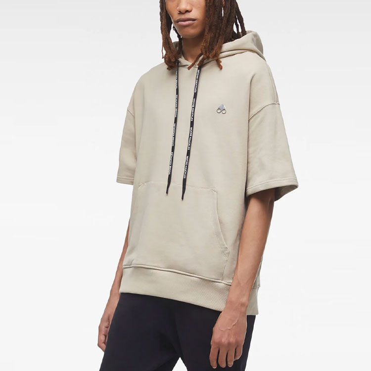 Shop Moose Knuckles SS22 香槟色连帽卫衣 带品牌标志和抽绳. M12MS630-PLAZA