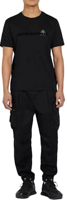 Camiseta Negra de Manga Corta Moose Knuckles SS25 Logo Crewneck. M15MT760292 Shop Camiseta Negra de Manga Corta Moose Knuckles SS25 Logo Crewneck. M15MT760292