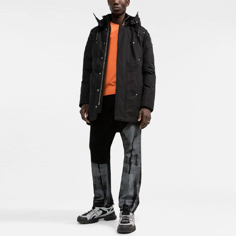 Lookbook Moose Knuckles男女款黑色中长款修身连帽羽绒服 M31MP261N-545