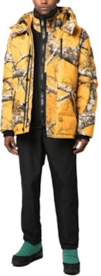 Moose Knuckles x Post Malone黄色满印羽绒连帽夹克男款. M32MJ218PM-1074 Details for Moose Knuckles x Post Malone黄色满印羽绒连帽夹克男款. M32MJ218PM-1074