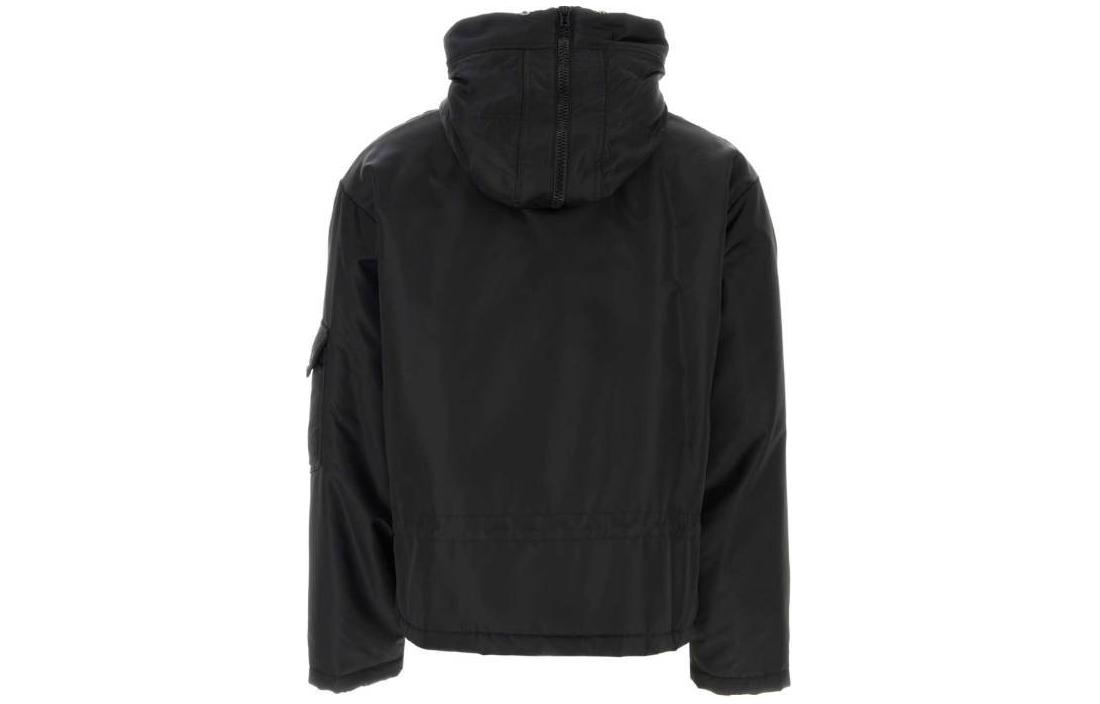 Lookbook MOSCHINO Chaqueta Negra Cuello Alto con Cremallera y Estampado de Letras. J0635-2015-1555