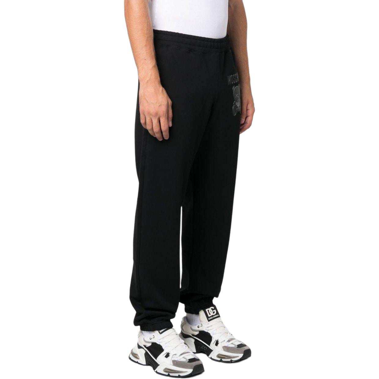 Shop 모스키노 블랙 로고 프린트 테이퍼드 니트 조거 스웻팬츠. V03657028-BLACK