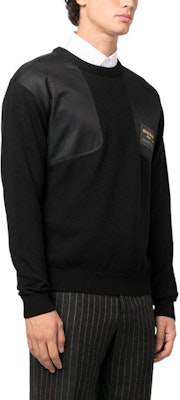 Sweater Lengan Panjang MOSCHINO Hitam dengan Corak Patchwork A0918-5202-0555 Purchase Sweater Lengan Panjang MOSCHINO Hitam dengan Corak Patchwork A0918-5202-0555