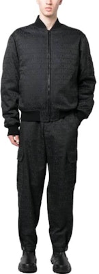 MOSCHINO Chaqueta Negra con Cremallera y Estampado de Letras Cuello Alto. 06107615A0555 Lookbook MOSCHINO Chaqueta Negra con Cremallera y Estampado de Letras Cuello Alto. 06107615A0555