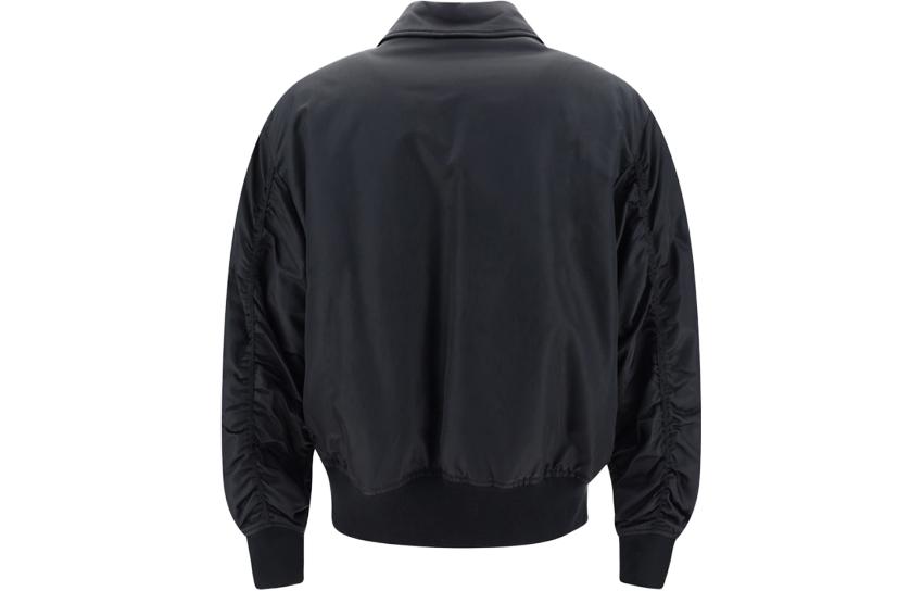 Lookbook MOSCHINO Chaqueta Negra Casual con Cremallera y Escote Cuadrado. 06027015A0555